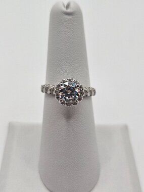D Color 1.0ctw Round Moissanite Halo Engagement Ring Size 6 S925 Sterling Silver